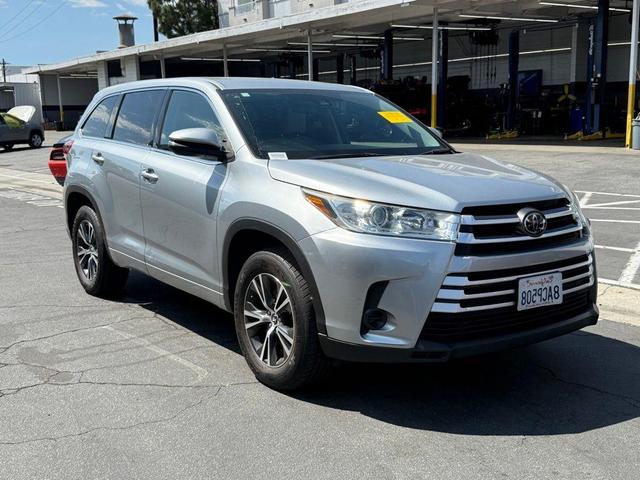Photo of 2017 Celestial Silver Toyota Highlander