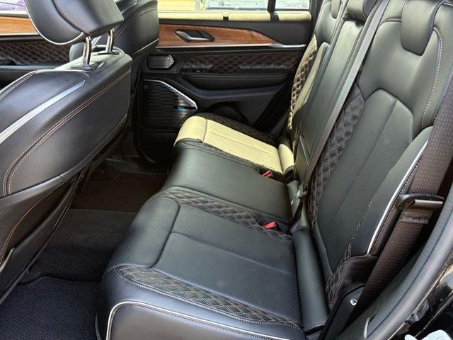 Photo of 2022 Diamond Black Jeep Grand Cherokee