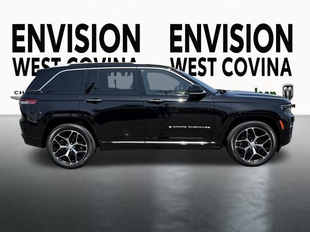 Photo of 2022 Diamond Black Jeep Grand Cherokee