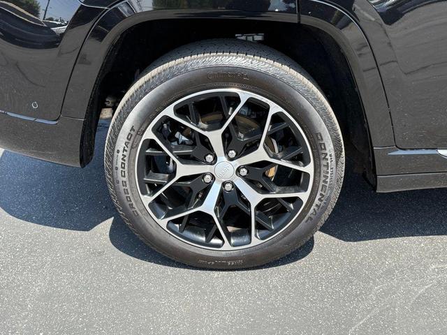 Photo of 2022 Diamond Black Jeep Grand Cherokee
