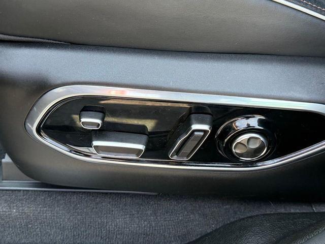Photo of 2022 Diamond Black Jeep Grand Cherokee