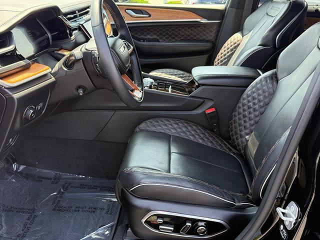 Photo of 2022 Diamond Black Jeep Grand Cherokee