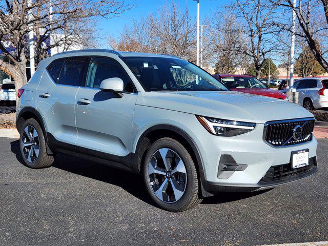 Photo of 2025 Gray Volvo XC40