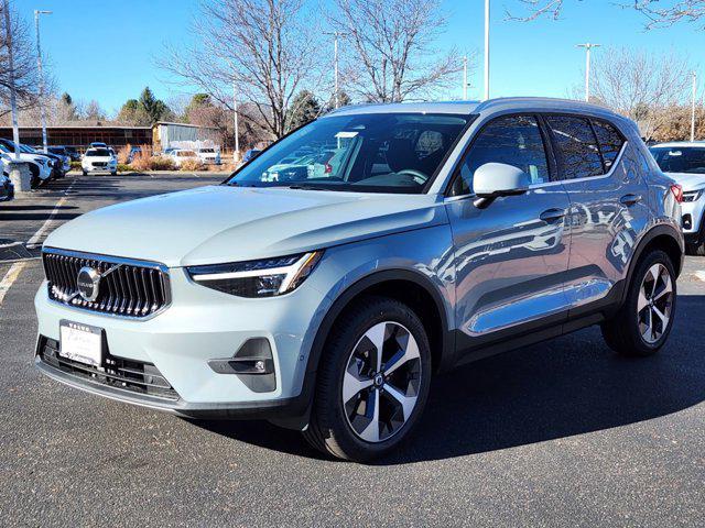Photo of 2025 Gray Volvo XC40