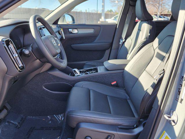 Photo of 2025 Gray Volvo XC40