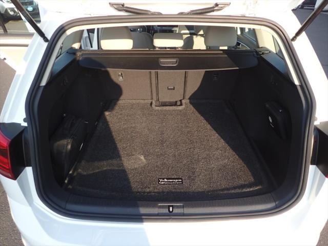 Photo of 2016 White Volkswagen Golf SportWagen