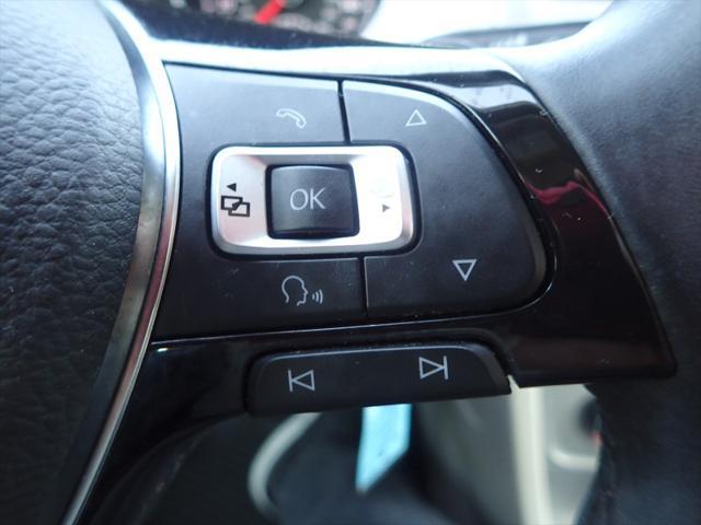 Photo of 2016 White Volkswagen Golf SportWagen