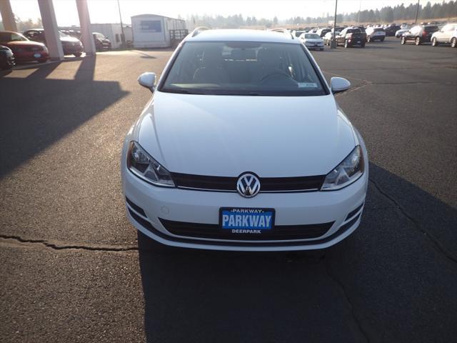 Photo of 2016 White Volkswagen Golf SportWagen
