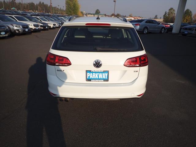 Photo of 2016 White Volkswagen Golf SportWagen