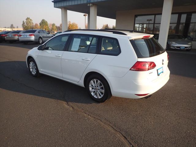 Photo of 2016 White Volkswagen Golf SportWagen