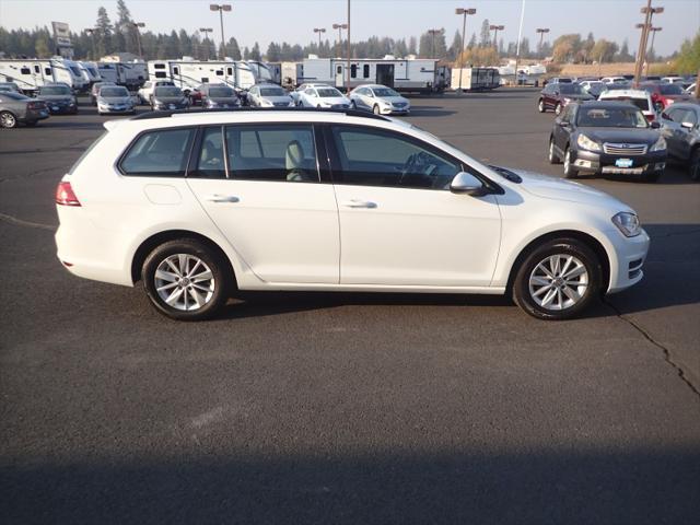 Photo of 2016 White Volkswagen Golf SportWagen