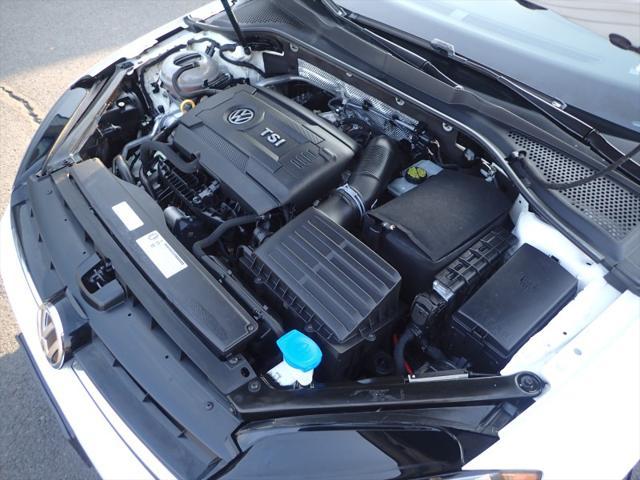Photo of 2016 White Volkswagen Golf SportWagen