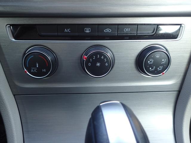 Photo of 2016 White Volkswagen Golf SportWagen