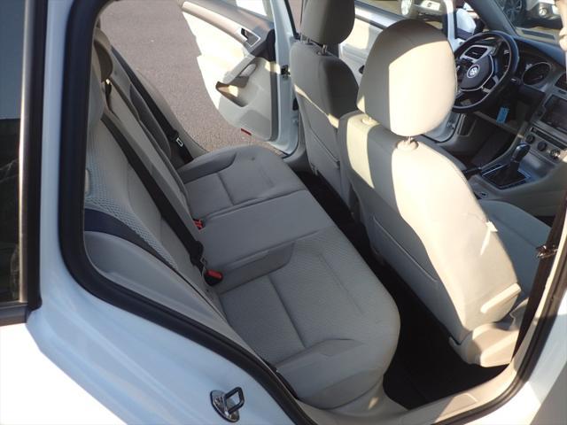 Photo of 2016 White Volkswagen Golf SportWagen