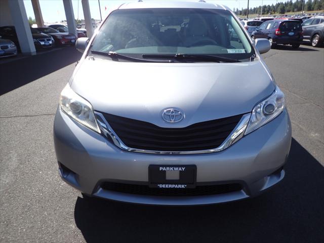 Photo of 2011 Silver Toyota Sienna