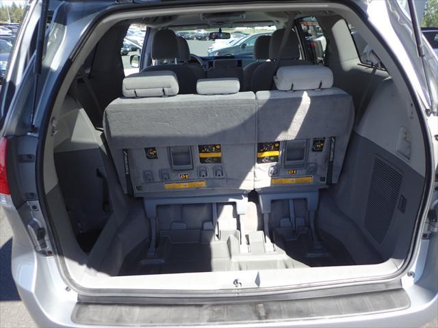 Photo of 2011 Silver Toyota Sienna