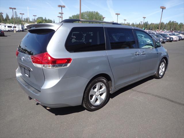 Photo of 2011 Silver Toyota Sienna