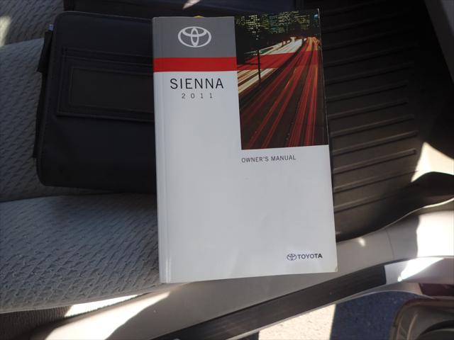Photo of 2011 Silver Toyota Sienna
