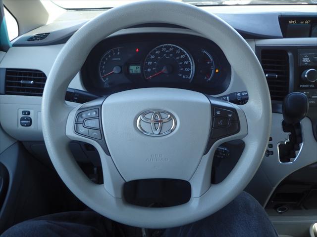 Photo of 2011 Silver Toyota Sienna