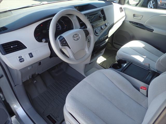 Photo of 2011 Silver Toyota Sienna