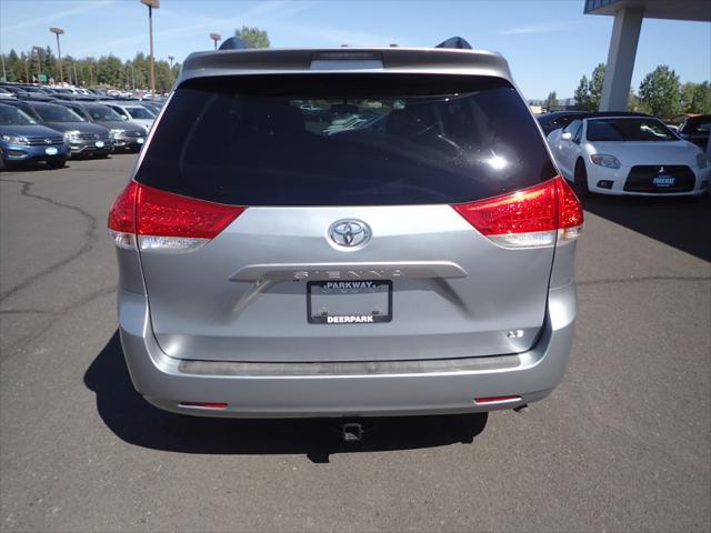 Photo of 2011 Silver Toyota Sienna