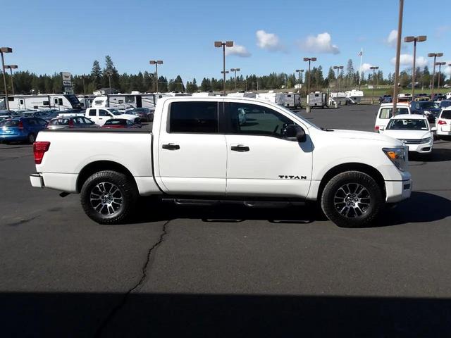 Photo of 2022 White Nissan Titan