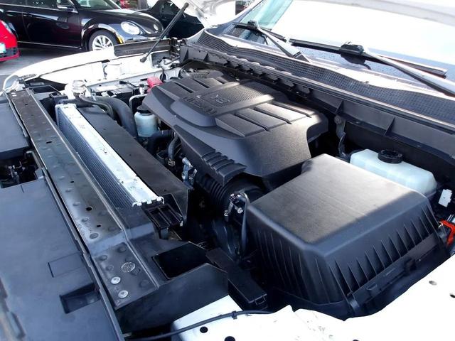 Photo of 2022 White Nissan Titan
