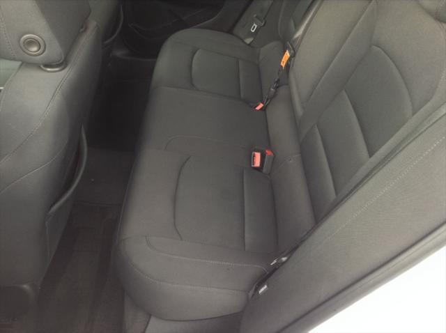 Photo of 2017 White Chevrolet Malibu