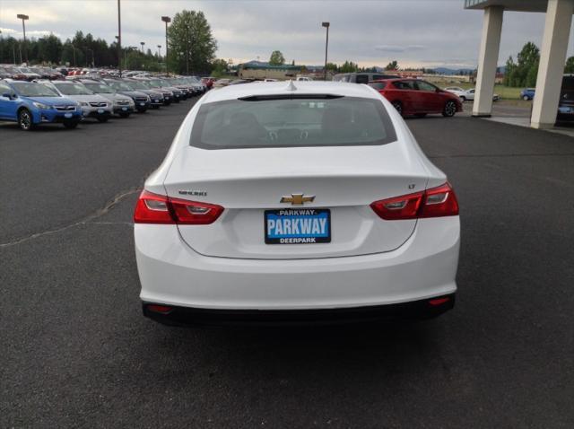 Photo of 2017 White Chevrolet Malibu