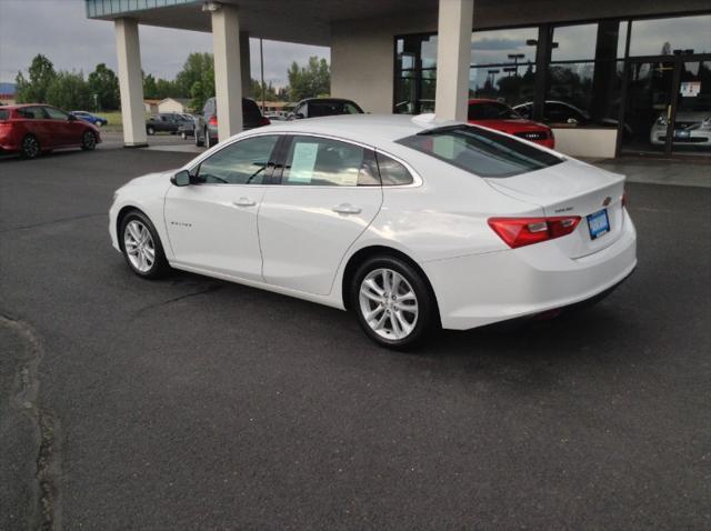 Photo of 2017 White Chevrolet Malibu