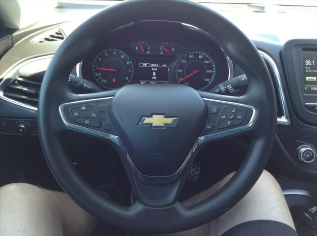 Photo of 2017 White Chevrolet Malibu