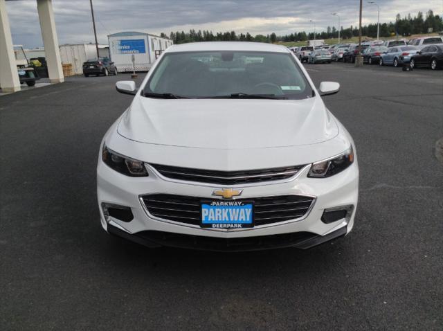 Photo of 2017 White Chevrolet Malibu
