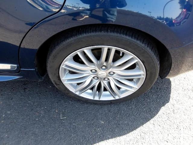 Photo of 2011 Blue Suzuki Kizashi