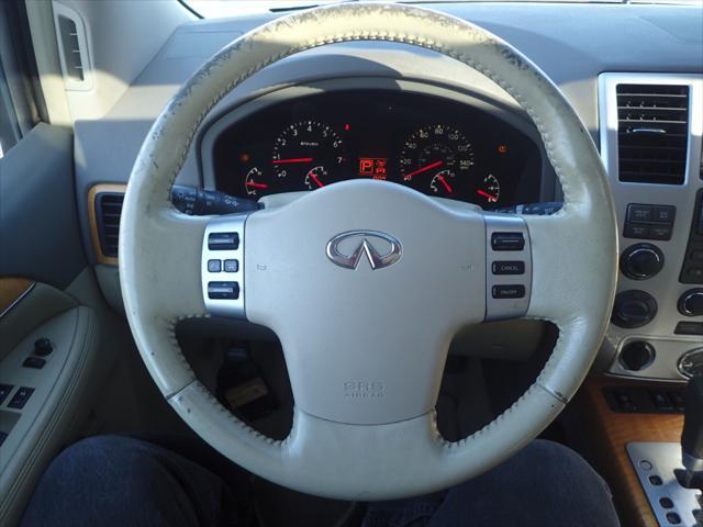 Photo of 2009 White INFINITI QX56