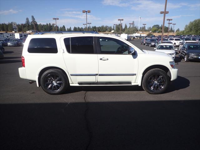 Photo of 2009 White INFINITI QX56
