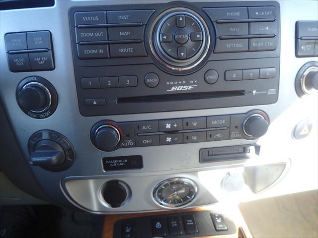 Photo of 2009 White INFINITI QX56