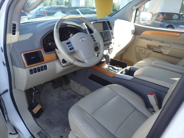 Photo of 2009 White INFINITI QX56