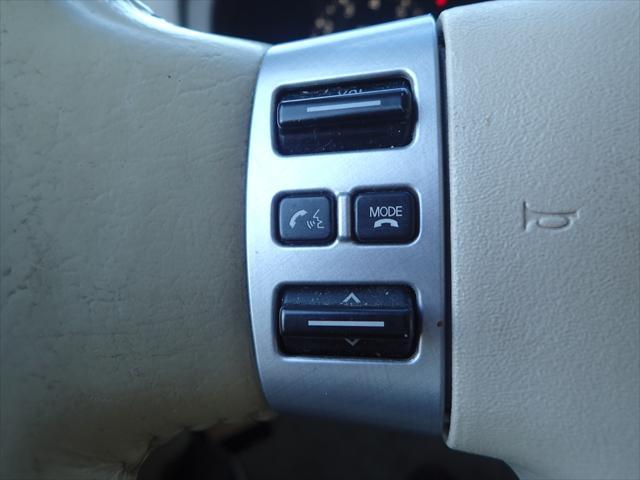 Photo of 2009 White INFINITI QX56