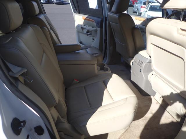 Photo of 2009 White INFINITI QX56