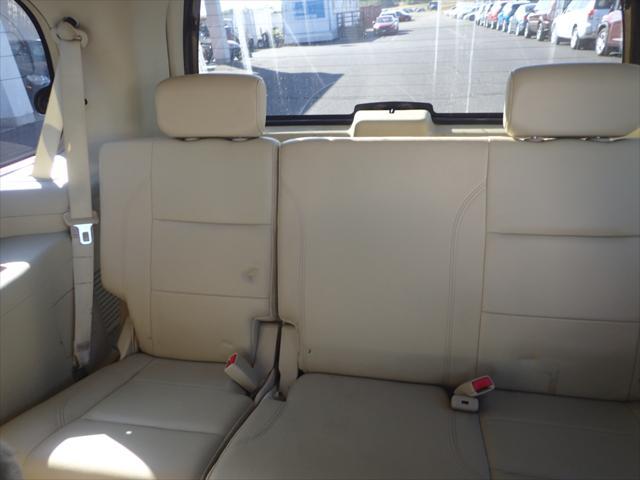 Photo of 2009 White INFINITI QX56