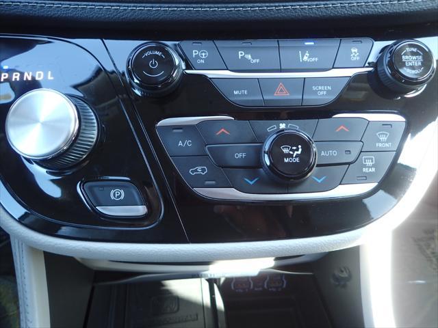 Photo of 2021 Gray Chrysler Pacifica Hybrid