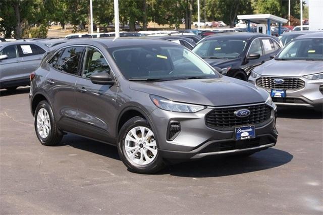 Photo of 2024 Carbonized Gray Metallic Ford Escape