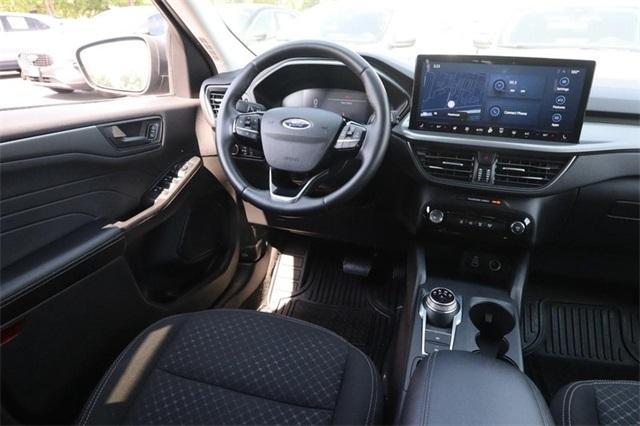 Photo of 2024 Carbonized Gray Metallic Ford Escape