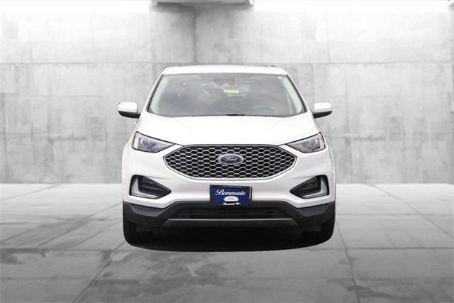Photo of 2024 Oxford White Ford Edge