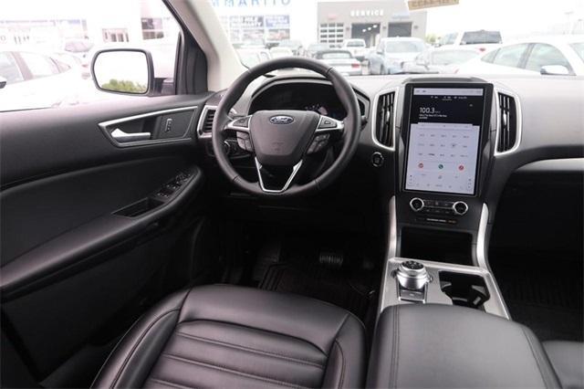 Photo of 2024 Oxford White Ford Edge