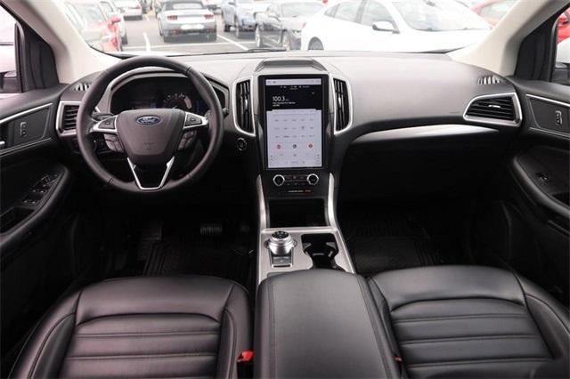 Photo of 2024 Oxford White Ford Edge