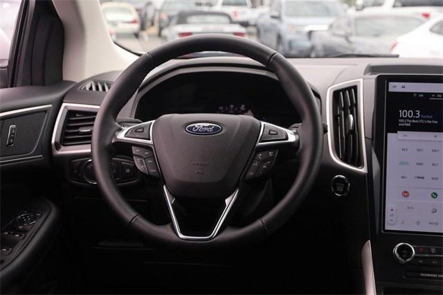 Photo of 2024 Oxford White Ford Edge