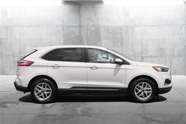 Photo of 2024 Oxford White Ford Edge