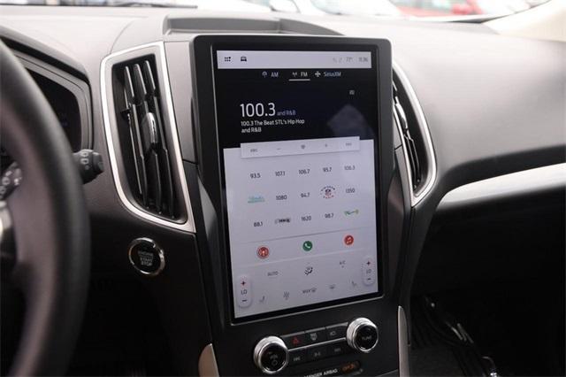 Photo of 2024 Oxford White Ford Edge