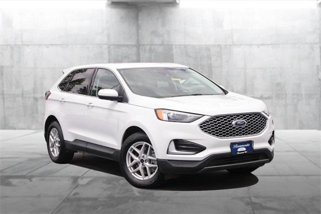 Photo of 2024 Oxford White Ford Edge